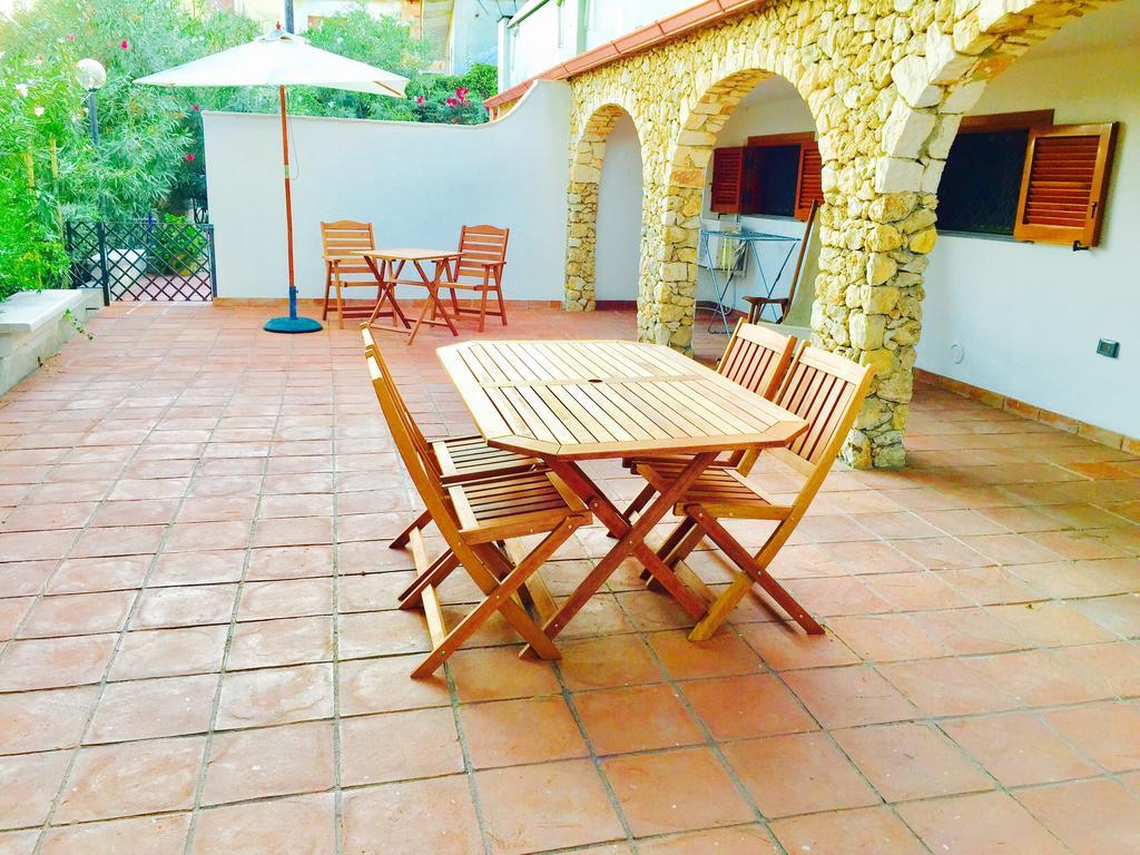 Le Due Pigne (Adults Only) Villa Taranto Eksteriør billede